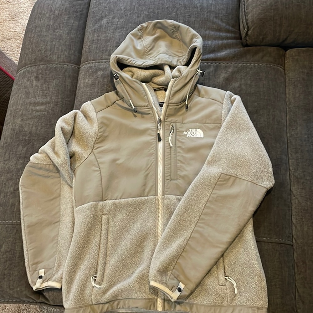 North face Denali hooded women fleece jacket like new condition gray size small